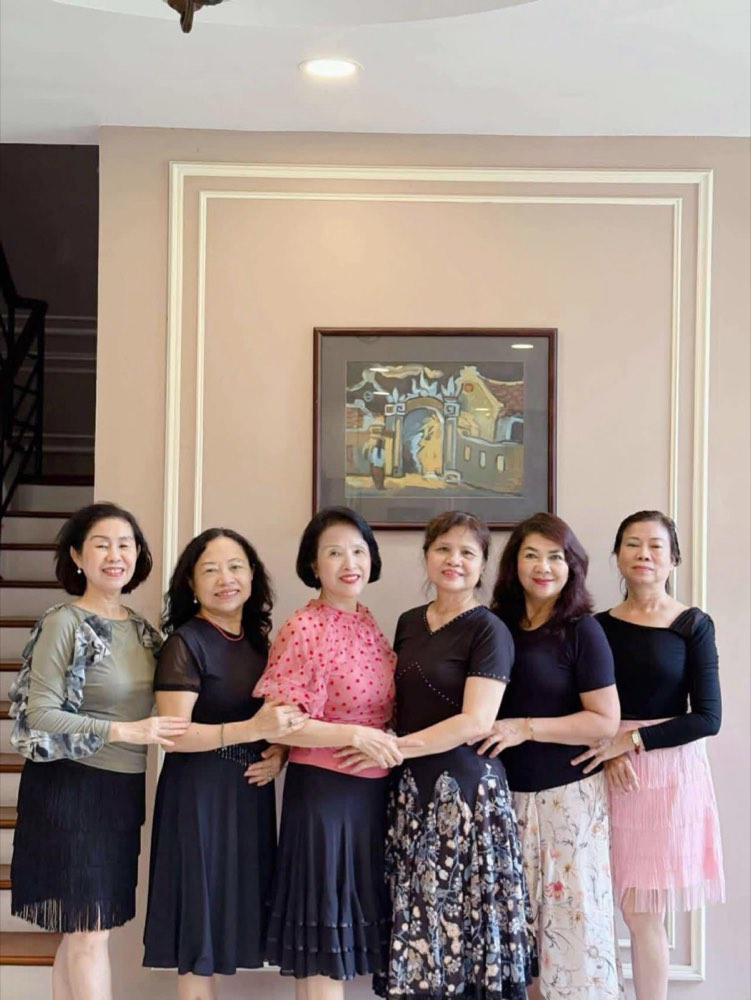 Chị Hương cùng các chị em